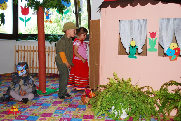 Występy dzieci - Czerwony kapturek #Częstochowa #dziecko #przedszkole #PrzedszkoleCzęstochowa #PrzedszkolePRZYGODA